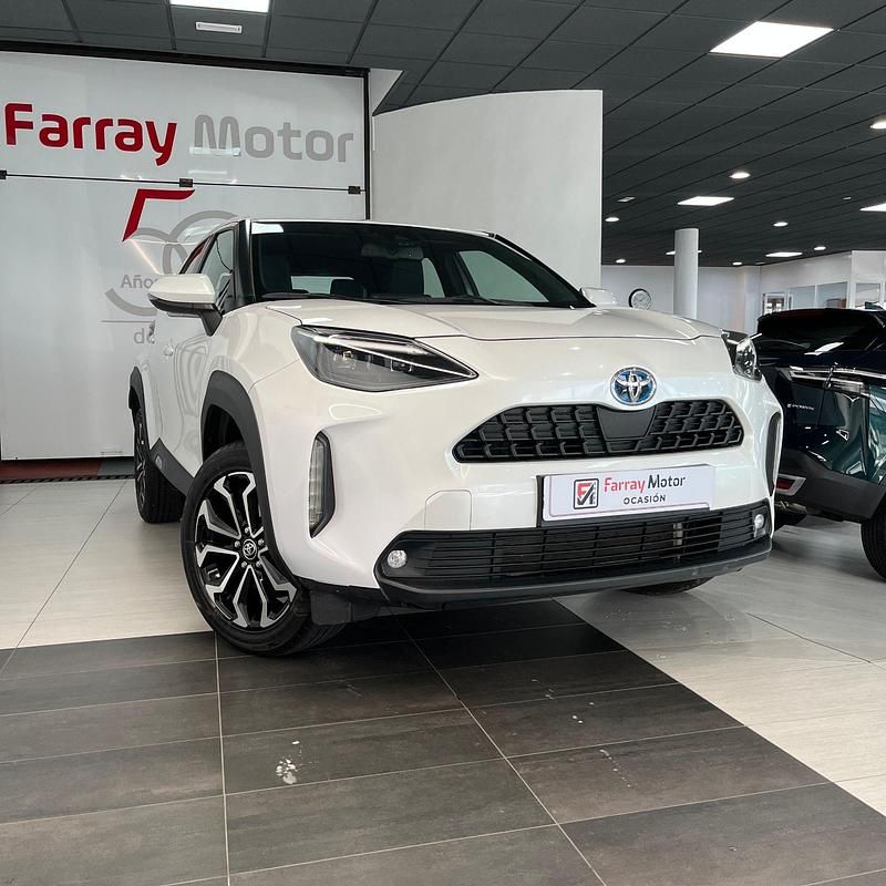 Usado Toyota Yaris Hybrid Style 116 CV (85 kW) 2023 Blanco