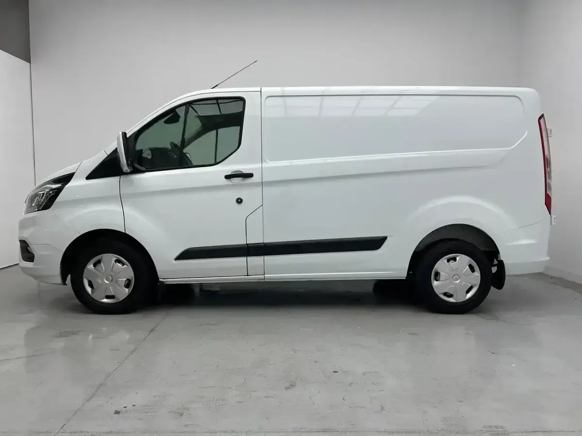 Usado Ford Transit Custom Trend 130 CV (95 kW) 2022 Blanco Van