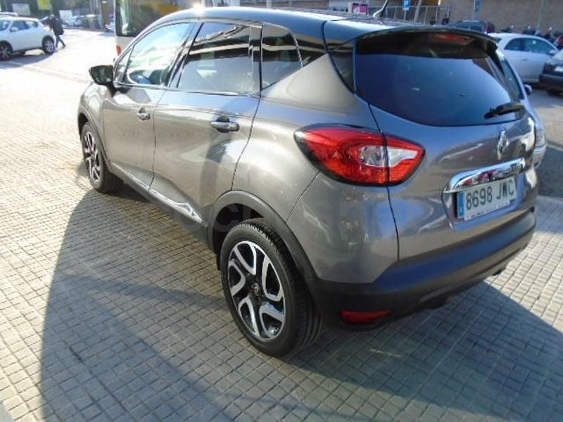 Usado Renault Captur Zen 120 CV (88 kW) 2017 Gris / plata SUV
