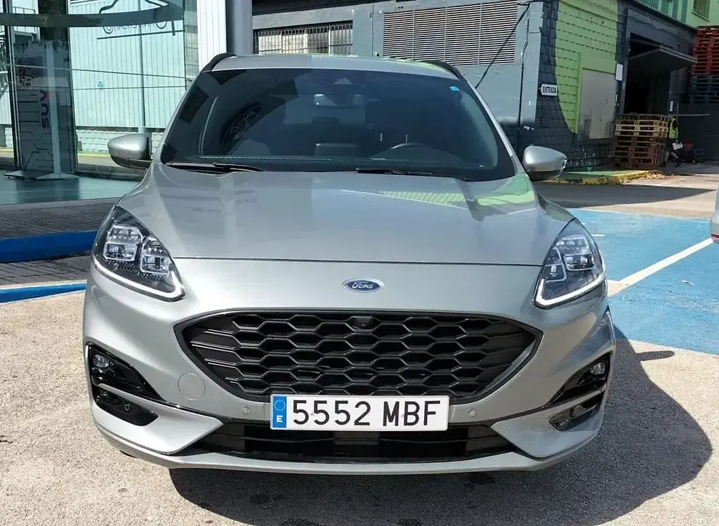 Usado Ford Kuga ST-Line X 150 CV (110 kW) 2022 Plata solar (metalizado) SUV