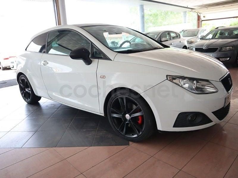 Begagnad Seat Ibiza Sport 105 HK (77 kW) 2010 Vit Sedan