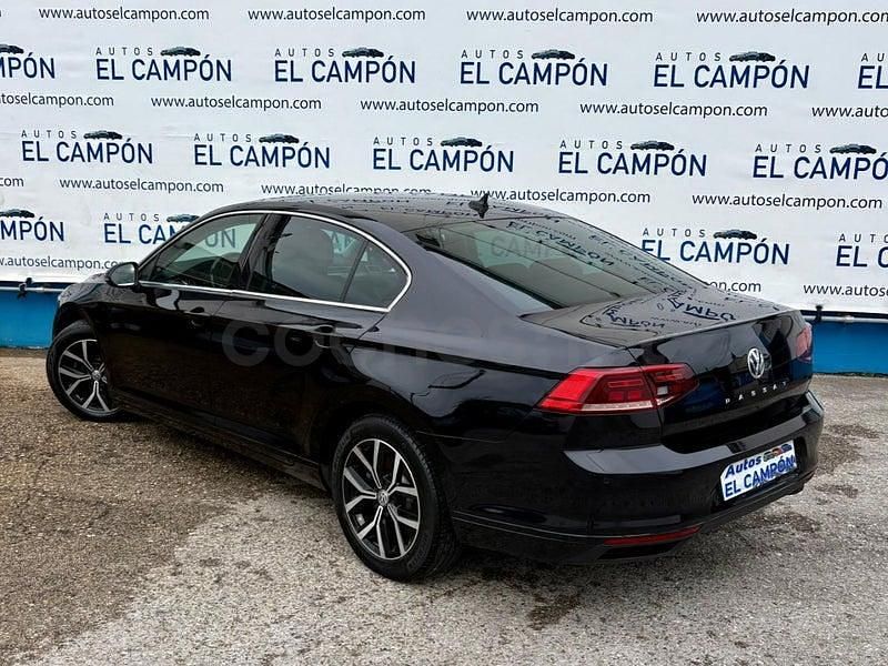 Usado VW Passat Executive 120 CV (88 kW) 2020 Gris / plata Berlina