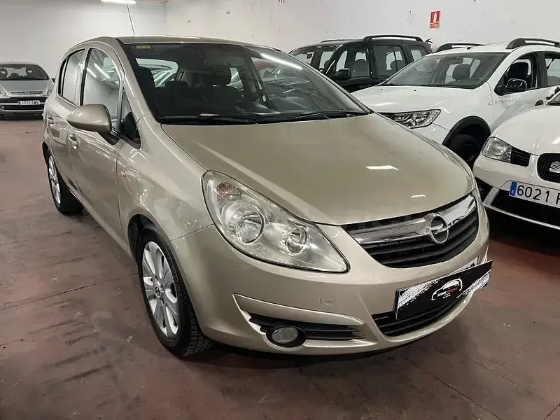 Usado Opel Corsa Cosmo 80 CV (58 kW) 2008 Beige Utilitario