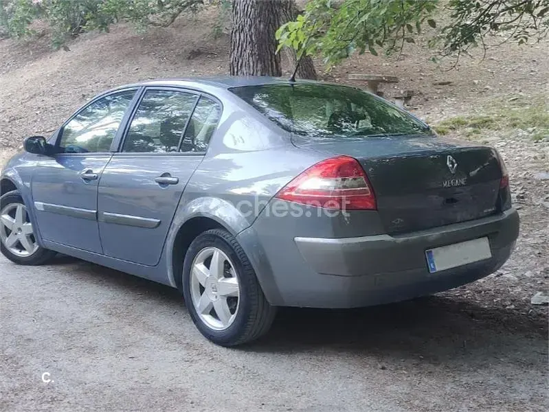 Usado Renault Mégane Dynamique 110 CV (80 kW) 2006 Azul Berlina