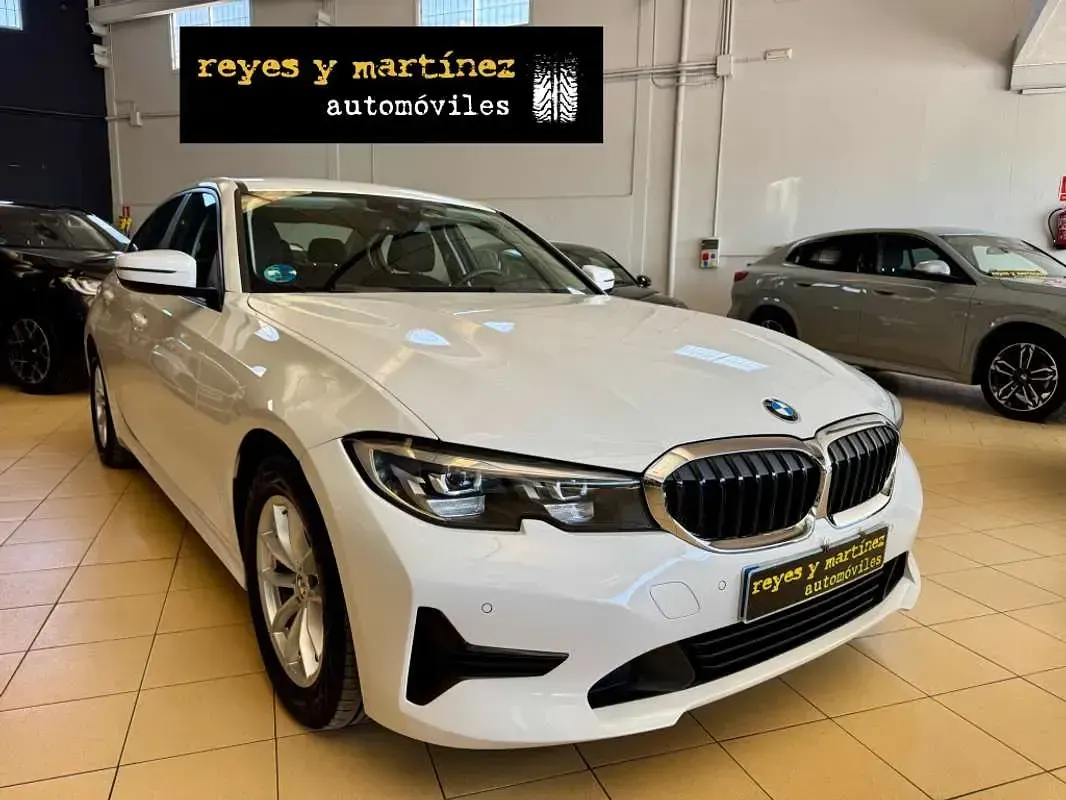 Usado BMW 318 Executive 150 CV (110 kW) 2021 Blanco Berlina