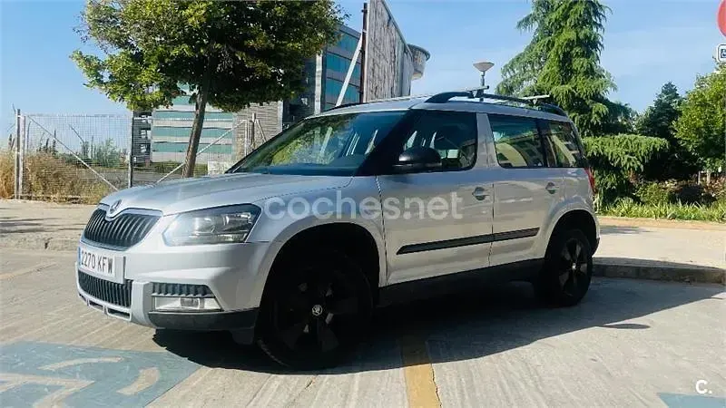 Usado Skoda Yeti Ambition 110 CV (80 kW) 2017 Gris / plata SUV