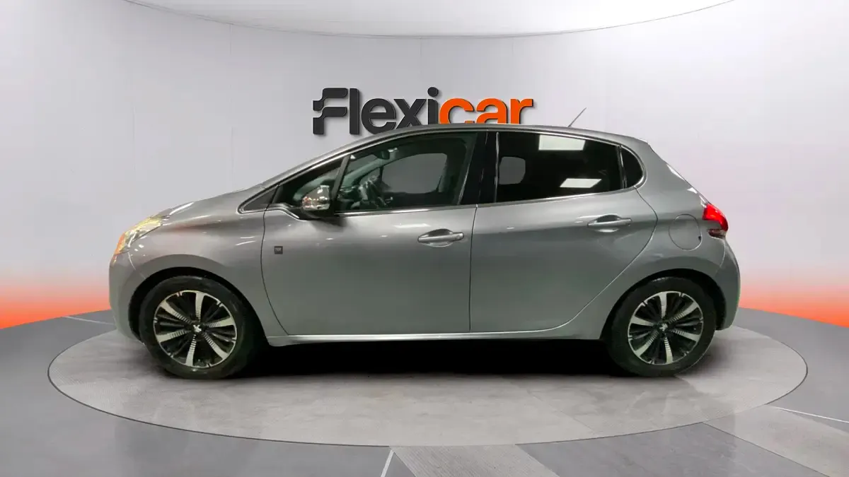 Usado Peugeot 208 Active 82 CV (60 kW) 2019 Gris Utilitario