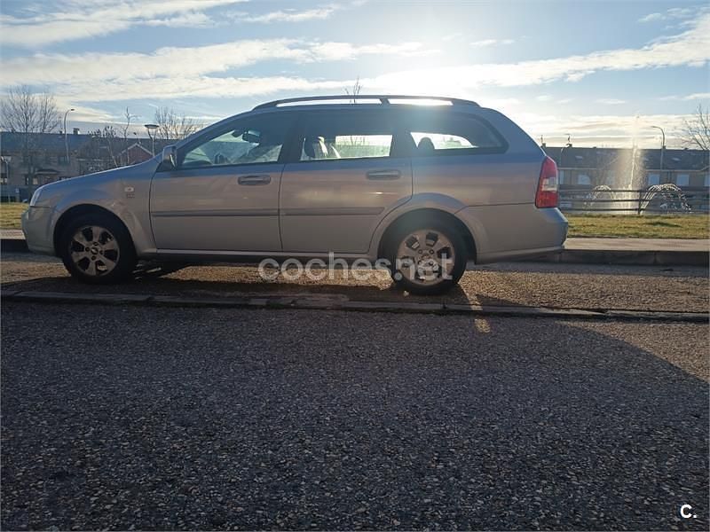 Usado Chevrolet Nubira CDX 121 CV (88 kW) 2009 Gris / plata Familiar