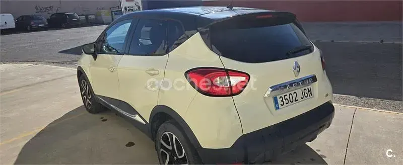 Usado Renault Captur Zen 90 CV (66 kW) 2015 Beige SUV