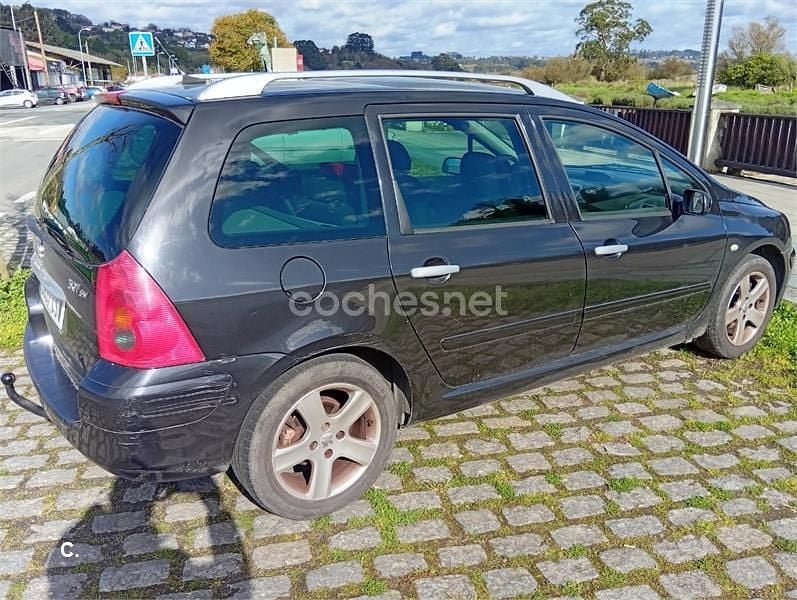 Usado Peugeot 307 110 CV (80 kW) 2004 Negro Familiar