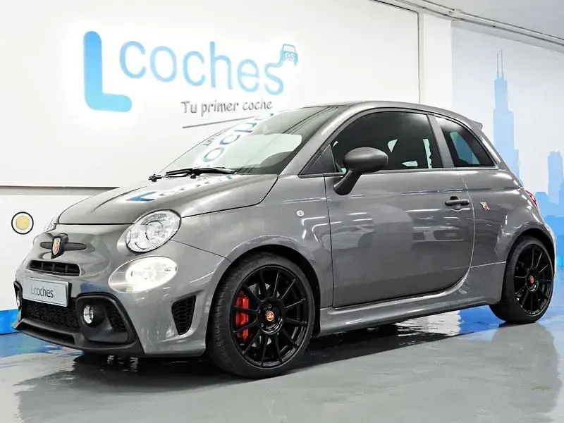 Usado Abarth 695 180 CV (132 kW) 2023 Gris / plata Utilitario