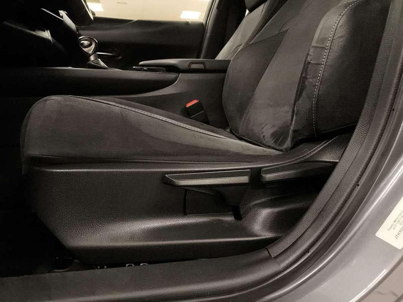 Usado Lexus UX 250h Executive Line 184 CV (135 kW) 2020 Gris SUV