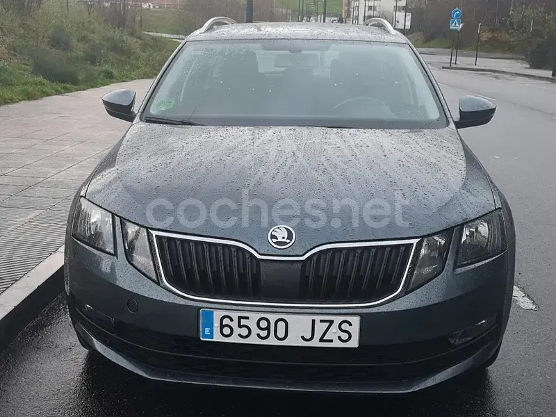 Usado Skoda Octavia Ambition 110 CV (80 kW) 2017 Gris / plata Familiar