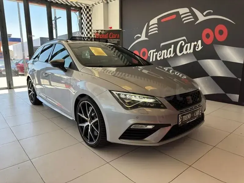 Usado Seat Leon 4Drive 300 CV (220 kW) 2020 Gris / plata Familiar