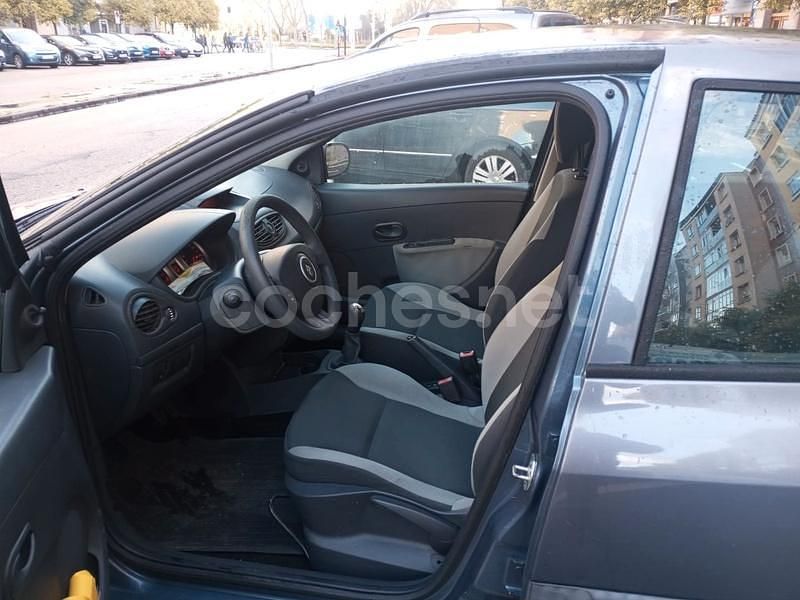 Usado Renault Clio II Expression 75 CV (55 kW) 2010 Gris / plata Berlina