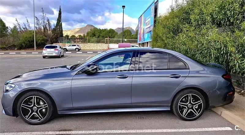 Usado Mercedes E300 258 CV (189 kW) 2022 Gris / plata Berlina