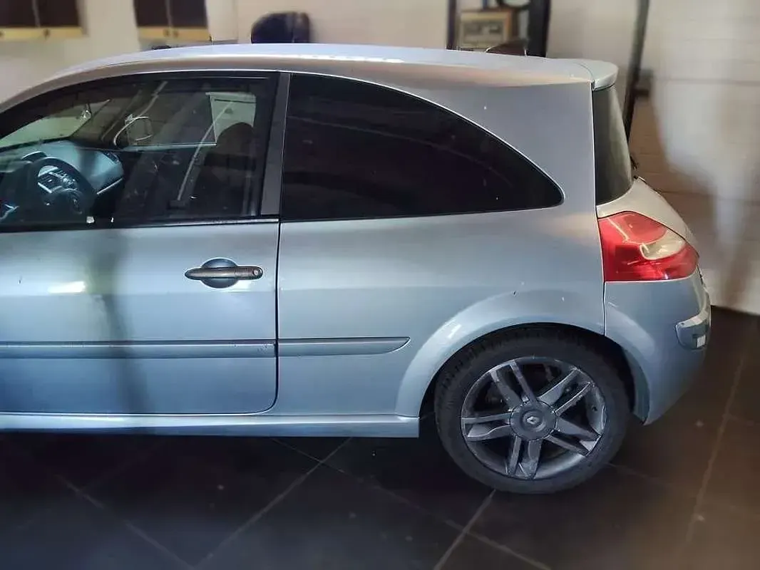 Usado Renault Mégane II Dynamique 163 CV (119 kW) 2007 Gris Berlina