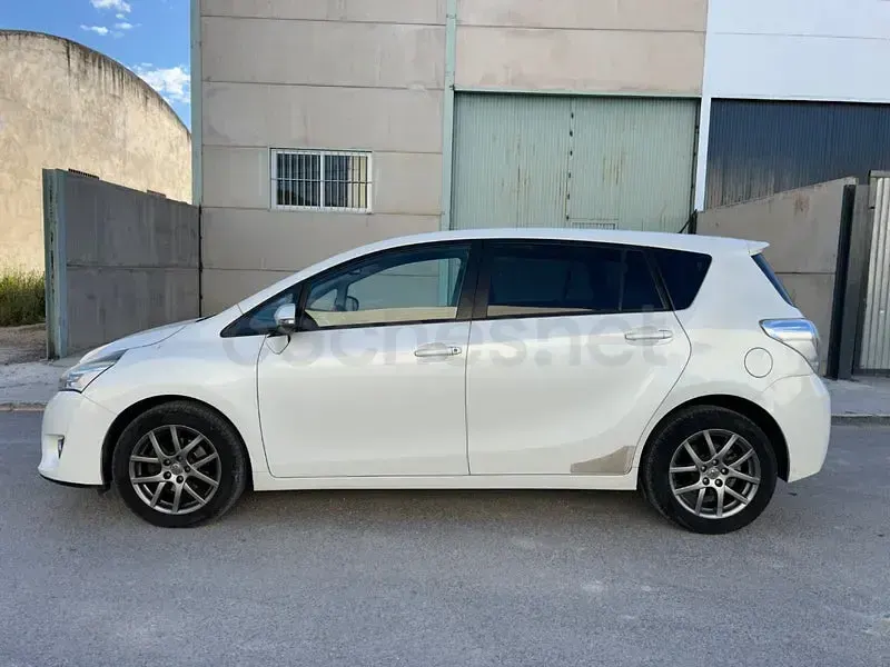 Käytetty Toyota Verso Advance 124 HP (91 kW) 2013 Valkoinen Tila-auto