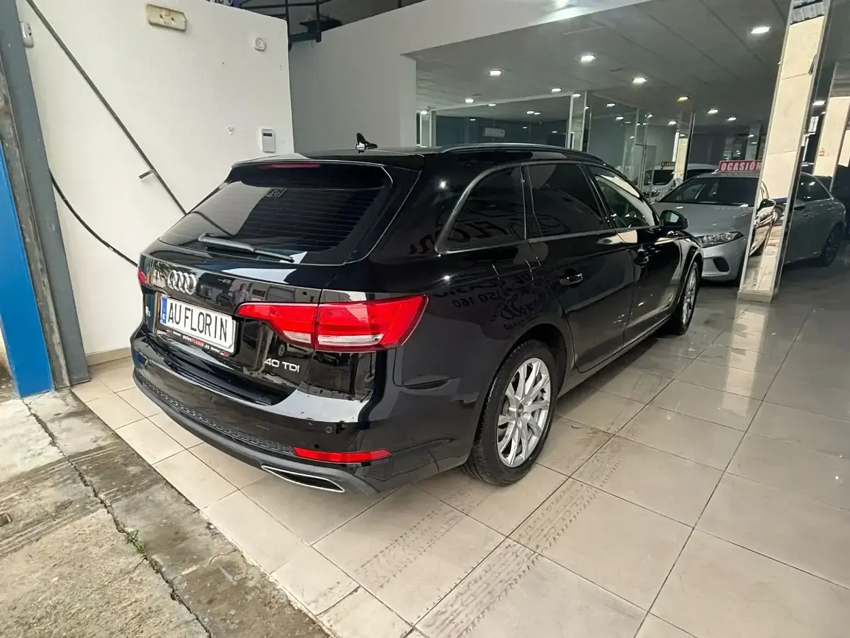Usado Audi A4 Advanced 190 CV (139 kW) 2019 Negro Familiar