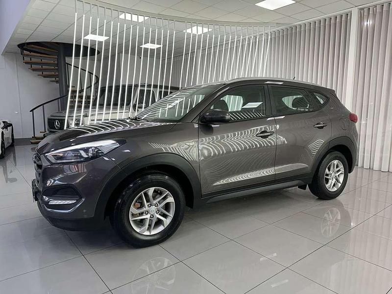 Usado Hyundai Tucson 114 CV (83 kW) 2017 Gris SUV