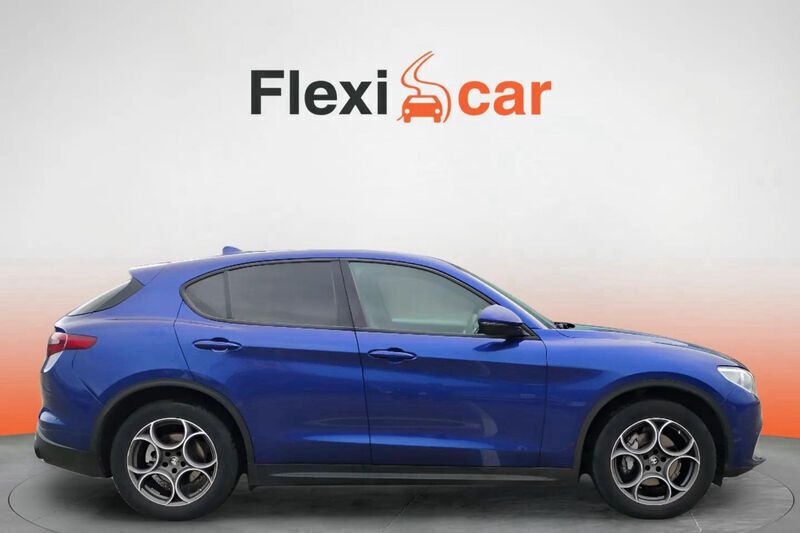 Usado Alfa Romeo Stelvio Sprint 200 CV (147 kW) 2022 Azul SUV