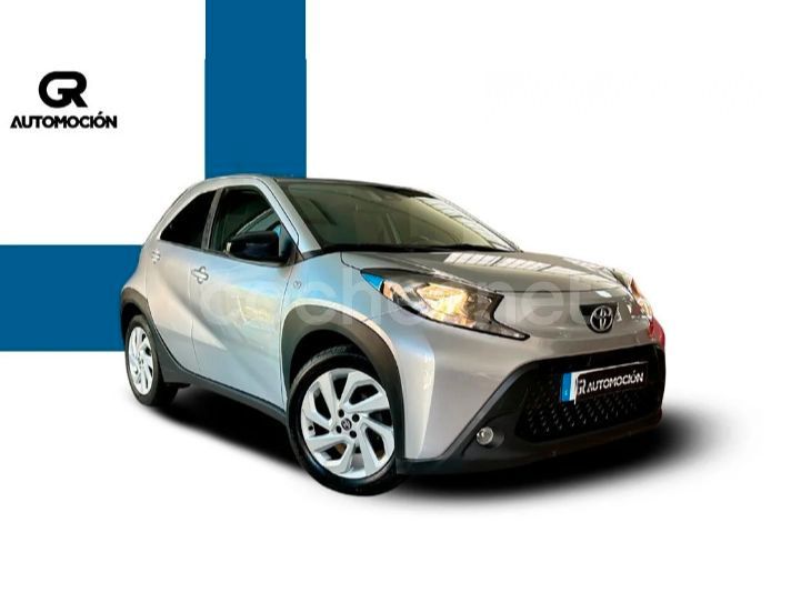 Gris / plata Usado 2022 Toyota Aygo Utilitario | 11.990 € (Precio justo) - Imagen 1/4