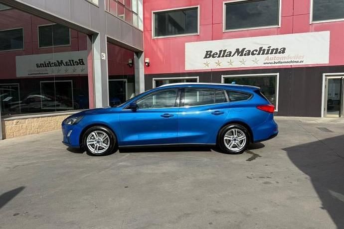 Usado Ford Focus Trend+ 121 CV (88 kW) 2022 Azul Familiar