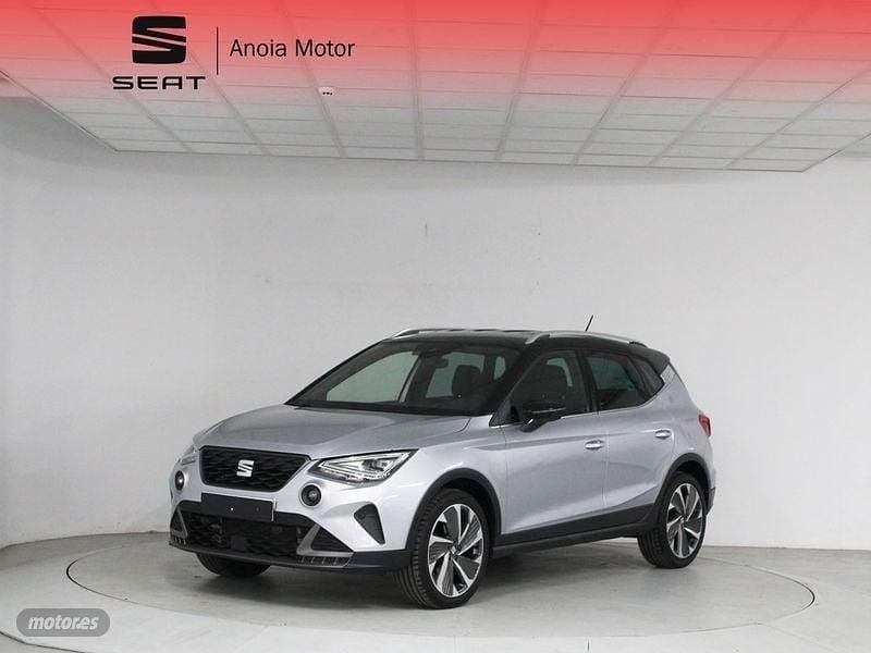 Plateado Usado 2022 Seat Arona FR SUV | 18.949 € (Precio justo) - Imagen 1/4