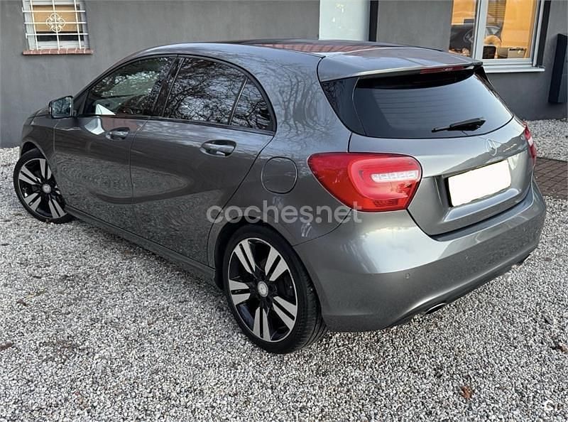 Usado Mercedes A200 Urban 136 CV (100 kW) 2013 Gris / plata Berlina