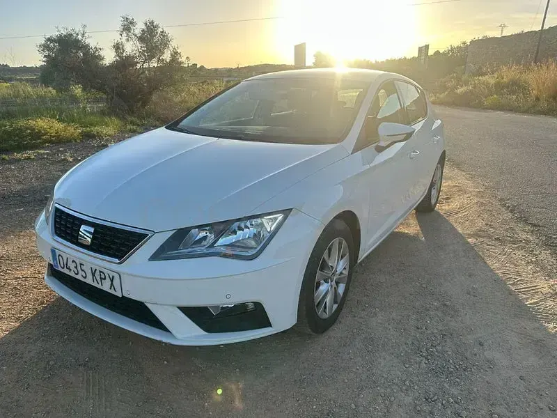 Używany Seat Leon Style 110 KM (80 kW) 2018 Biały Sedan/Limuzyna