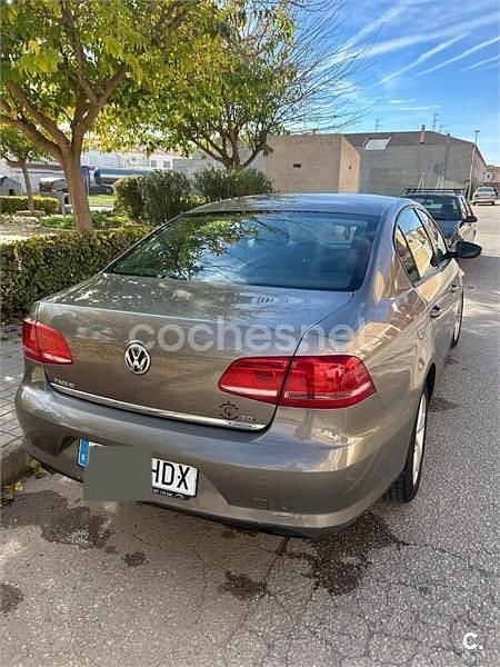Usado VW Passat 105 CV (77 kW) 2011 Beige Berlina