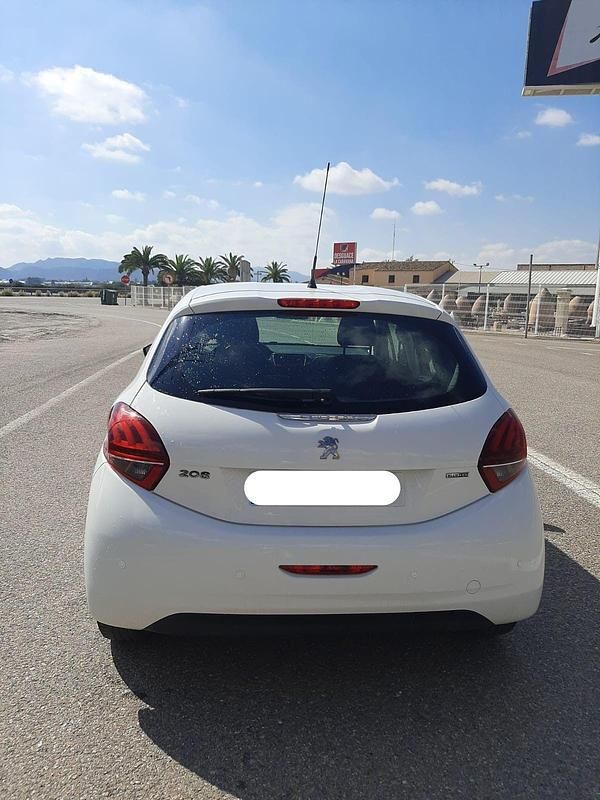 Usado Peugeot 208 Active 75 CV (55 kW) 2017 Blanco Utilitario