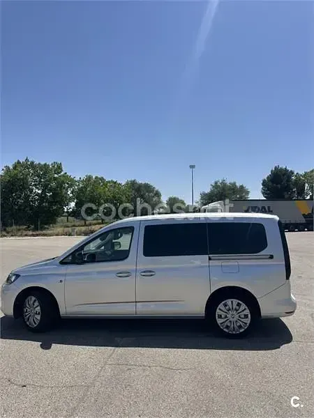 Usado VW Caddy 102 CV (75 kW) 2021 Gris / plata Monovolumen