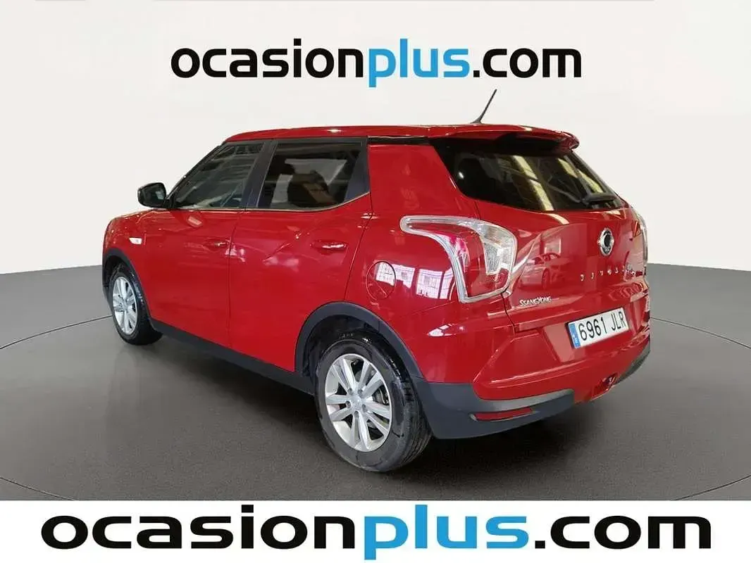 Usado SsangYong Tivoli 116 CV (85 kW) 2016 Rojo SUV