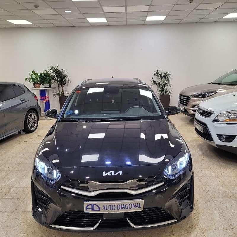 Usado Kia Ceed 141 CV (103 kW) 2024 Negro Utilitario