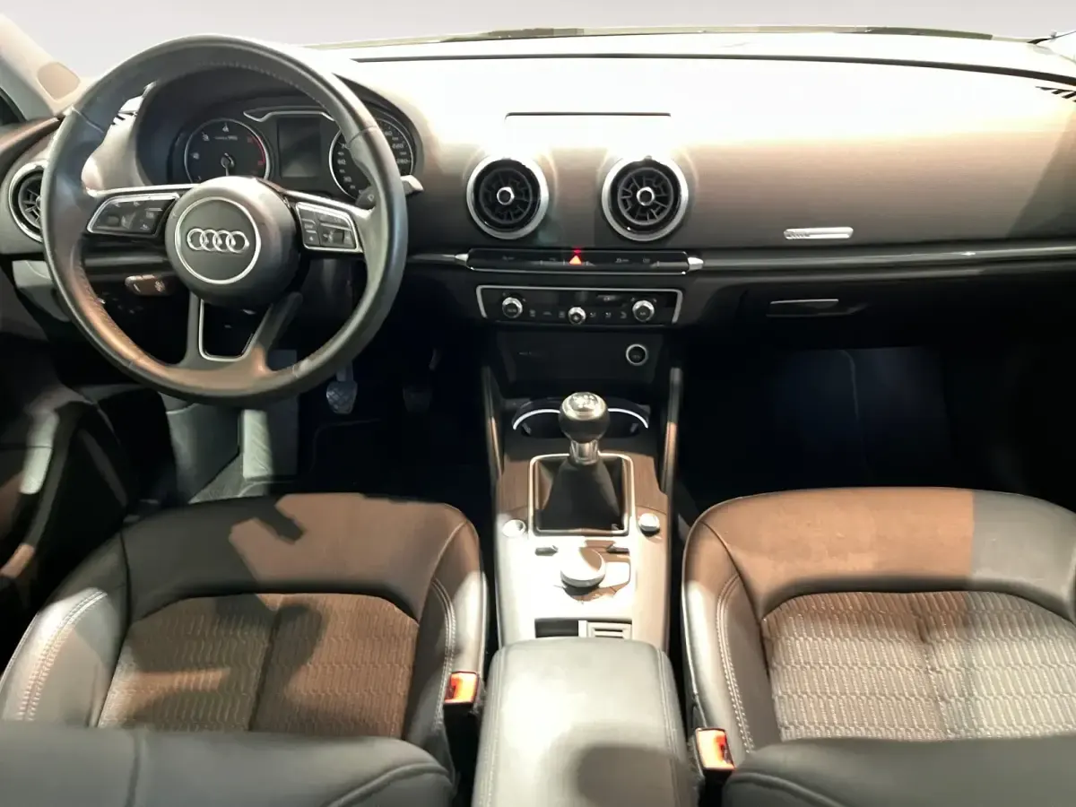 Usado Audi A3 Design 116 CV (85 kW) 2019 Blanco Berlina