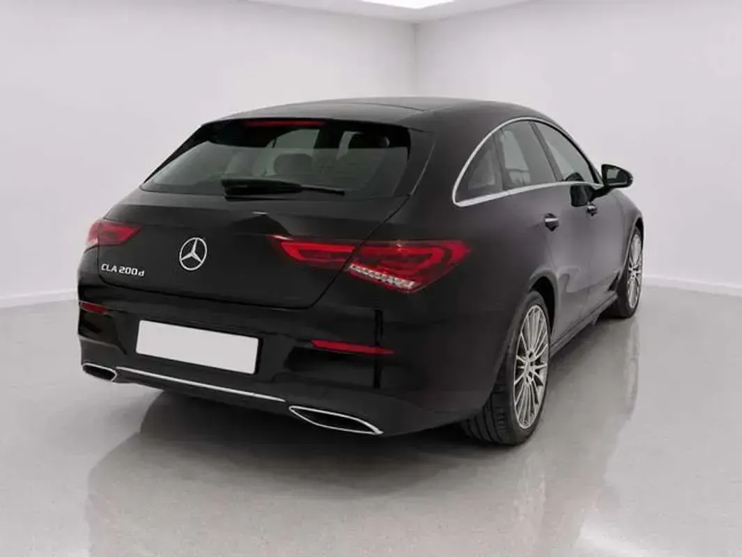 Usado Mercedes CLA200 Shooting Brake 150 CV (110 kW) 2022 Negro Familiar