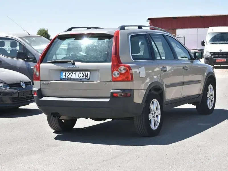 Usado Volvo XC90 163 CV (119 kW) 2004 Beige SUV