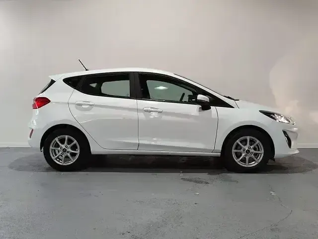 Usado Ford Fiesta Trend 86 CV (63 kW) 2019 Blanco Utilitario