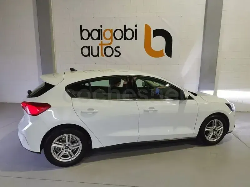 Usado Ford Focus Trend 120 CV (88 kW) 2022 Blanco Berlina