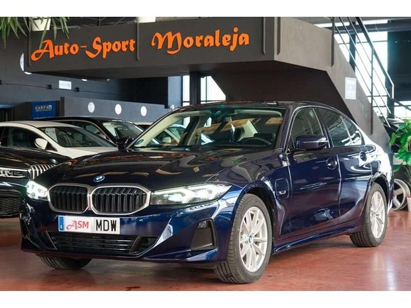 Azul Usado 2023 BMW 330e Sport Line Berlina | 28.900 € (Super precio) - Imagen 1/4