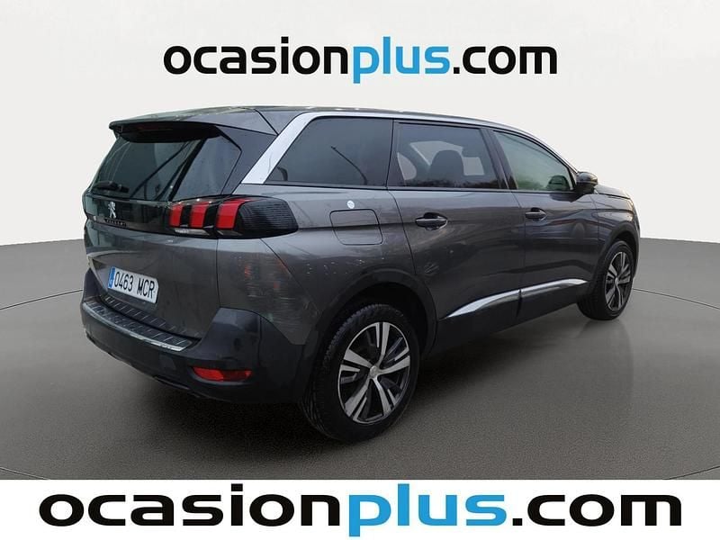 Usado Peugeot 5008 Allure 131 CV (96 kW) 2022 Gris plata Monovolumen