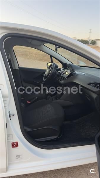 Blanco Usado 2017 Peugeot 208 Access Utilitario | 5999 € (Super precio) - Imagen 1/1