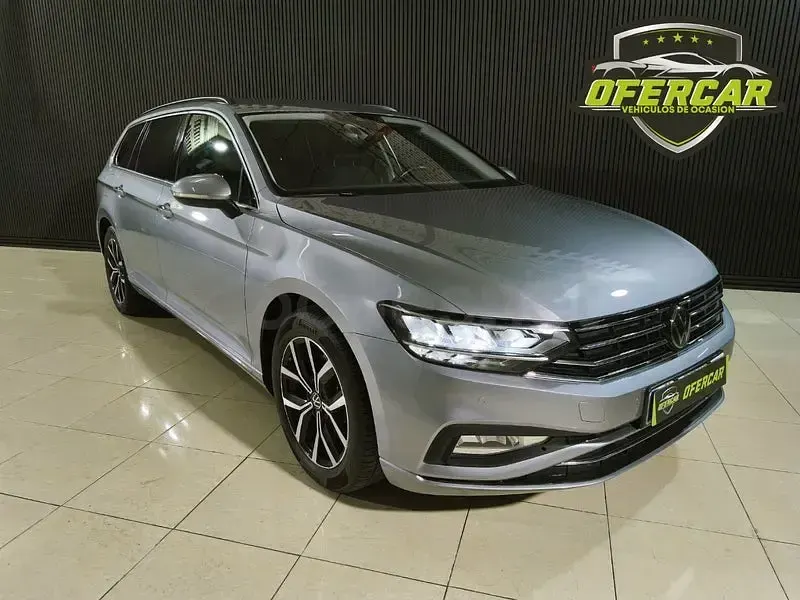 Usado VW Passat 122 CV (89 kW) 2022 Gris / plata Familiar