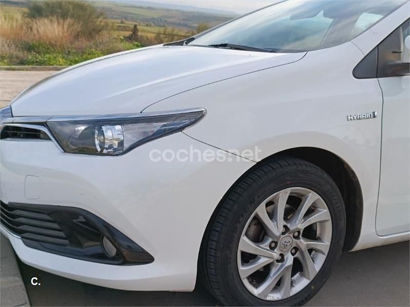 Usado Toyota Auris Hybrid Active 136 CV (100 kW) 2016 Blanco Berlina