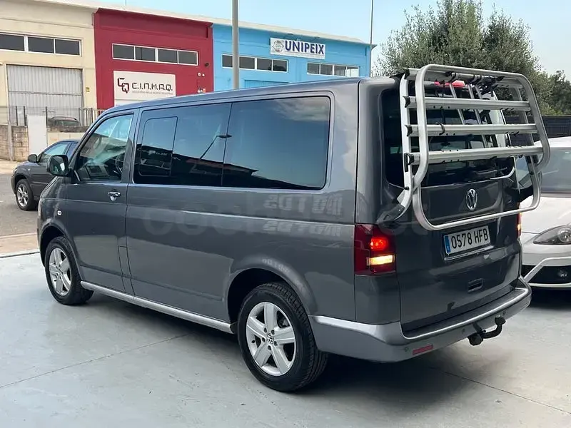 Usado VW Multivan PanAmericana 180 CV (132 kW) 2011 Gris / plata Monovolumen