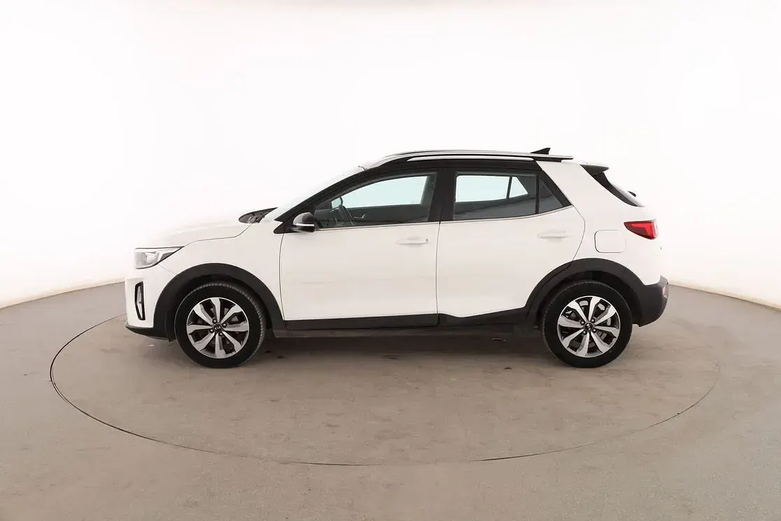 Usado Kia Stonic 101 CV (74 kW) 2021 Blanco SUV