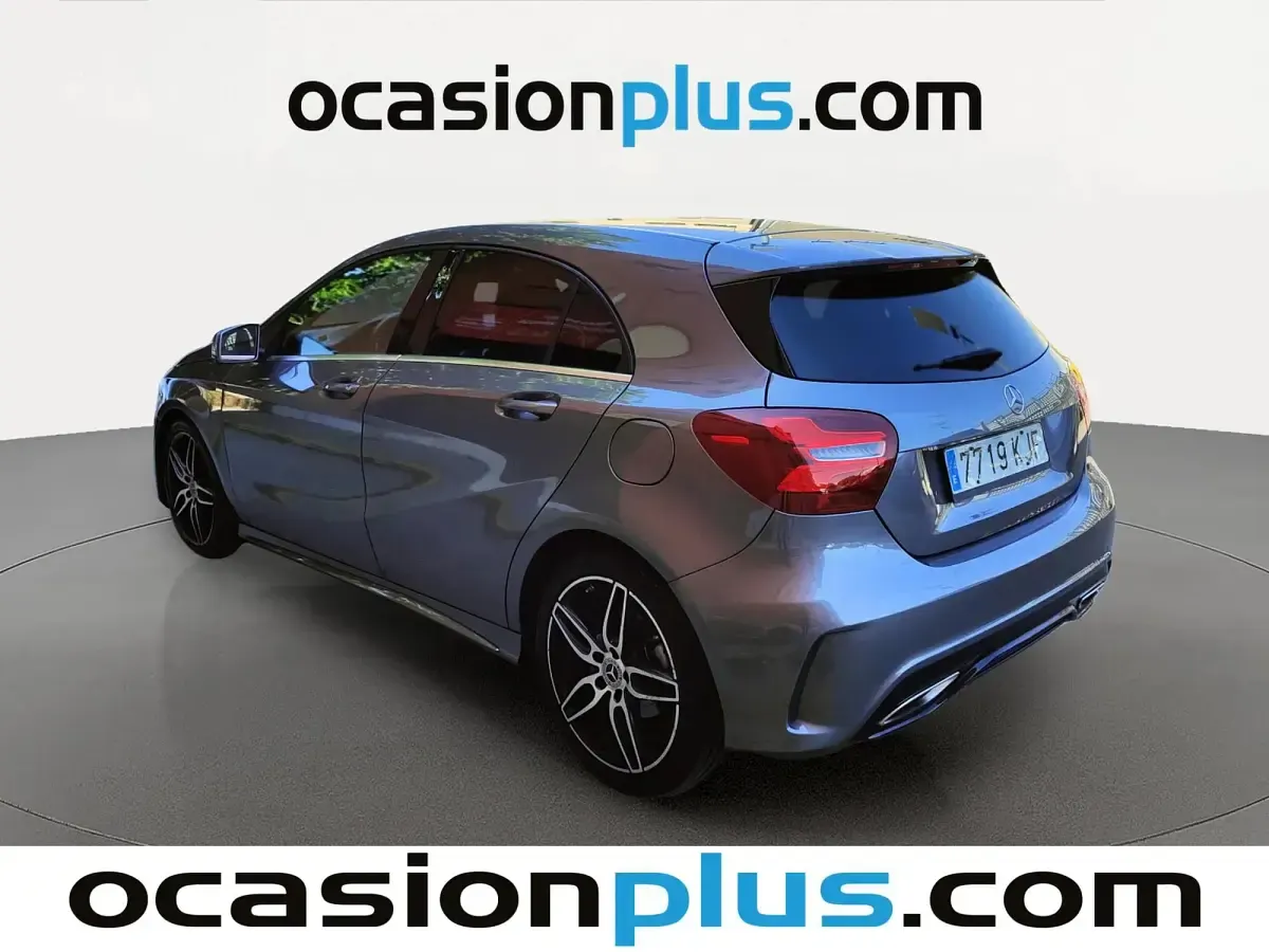 Usado Mercedes A180 AMG 122 CV (89 kW) 2018 Gris Utilitario