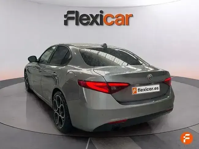 Usado Alfa Romeo Giulia Ti 200 CV (147 kW) 2021 Gris Berlina