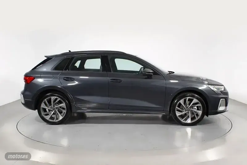 Usado Audi A3 e-tron Ambiente 150 CV (110 kW) 2025 Gris Utilitario
